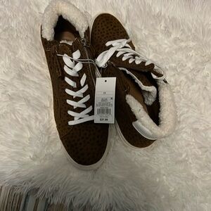 Universal thread sneaker booties Size 11